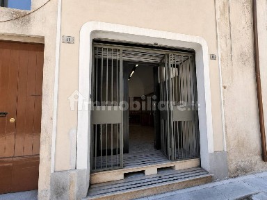 Locale commerciale in Vendita