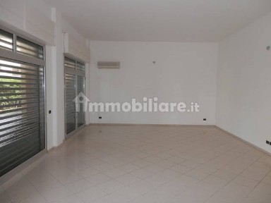 Locale commerciale in Vendita