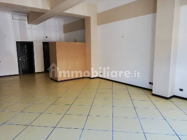 Locale commerciale in Vendita