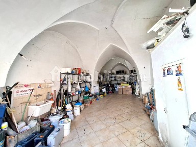 Locale commerciale in Vendita