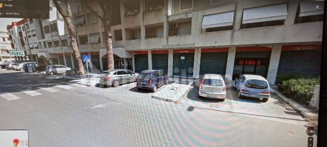 Locale commerciale in Vendita