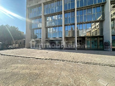 Locale commerciale in Vendita