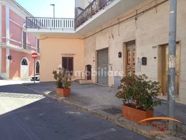 Locale commerciale in Vendita