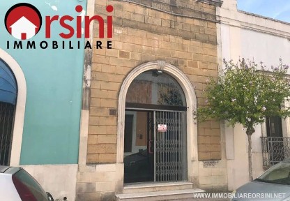 Locale commerciale in Vendita