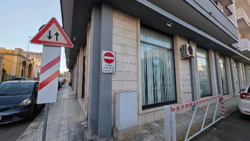 Locale commerciale in Vendita