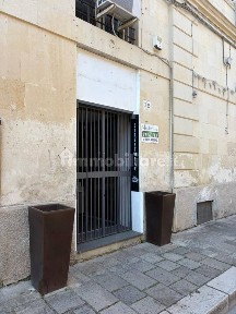 Locale commerciale in Vendita