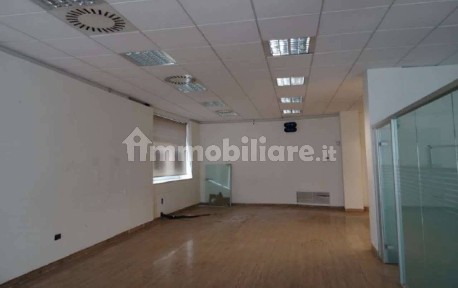Locale commerciale in Vendita