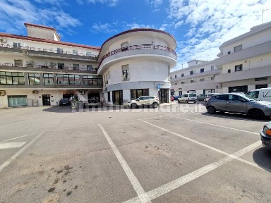 Locale commerciale in Vendita