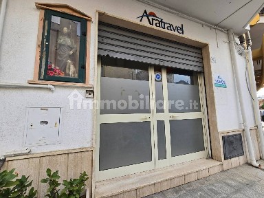 Locale commerciale in Vendita