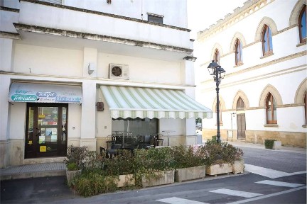 Locale commerciale in Vendita