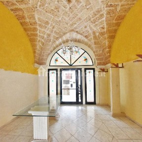 Locale commerciale in Vendita