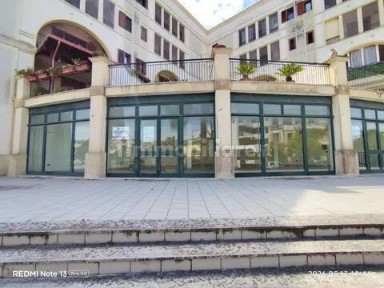 Locale commerciale in Vendita