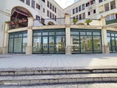 Locale commerciale in Vendita