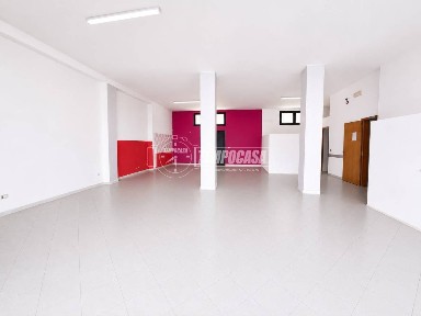 Locale commerciale in Vendita