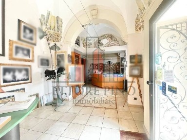 Locale commerciale in Vendita