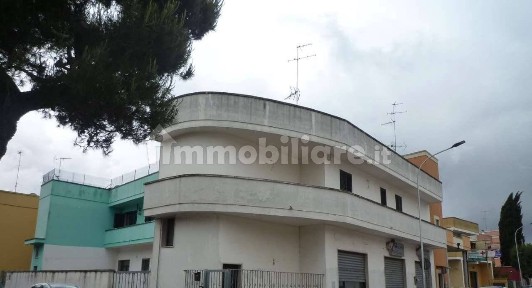 Locale commerciale in Vendita