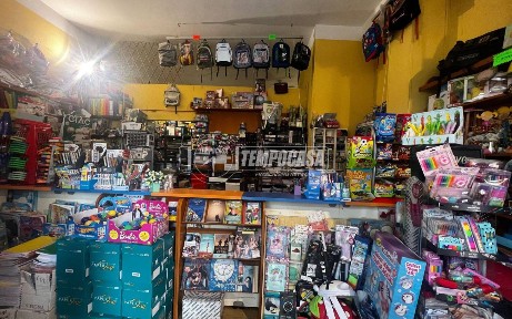 Locale commerciale in Vendita