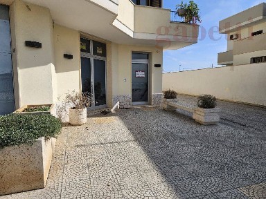 Locale commerciale in Vendita