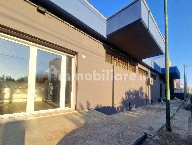Locale commerciale in Vendita