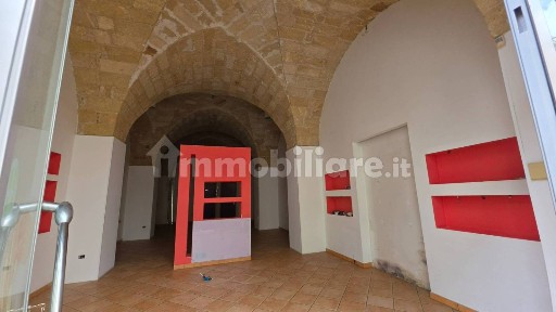 Locale commerciale in Vendita