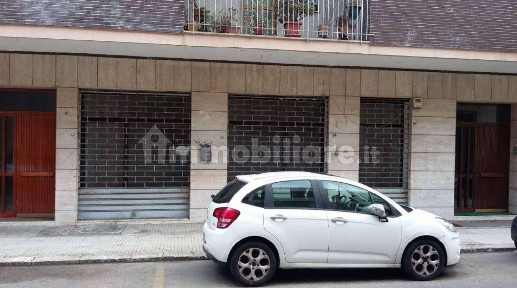 Locale commerciale in Vendita