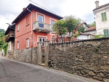 Villa plurifamiliare via Italia, Carpugnino, Brovello-Carpugnino