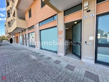 Locale commerciale in Vendita