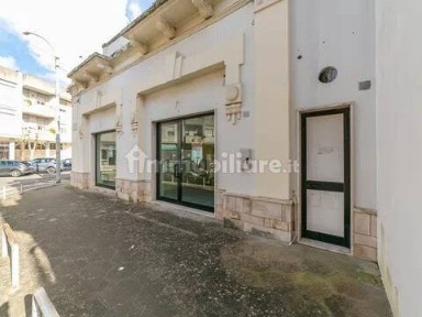 Locale commerciale in Vendita
