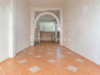 Locale commerciale in Vendita