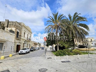Locale commerciale in Vendita