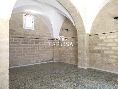 Locale commerciale in Vendita