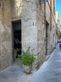 Locale commerciale in Vendita
