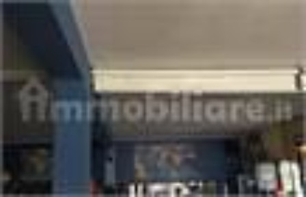 Locale commerciale in Vendita