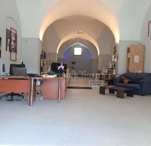 Locale commerciale in Vendita