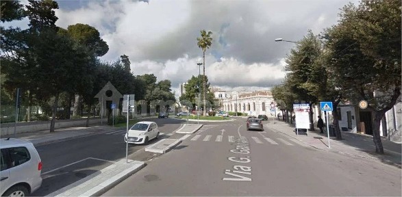 Locale commerciale in Vendita