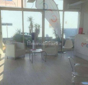Locale commerciale in Vendita