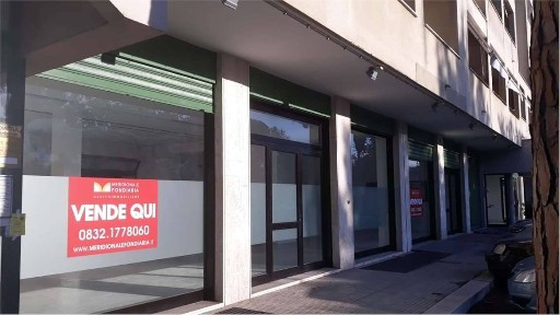 Locale commerciale in Vendita