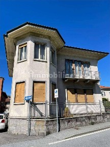 Villa bifamiliare via Brigata Cesare Battisti, Intra, Verbania