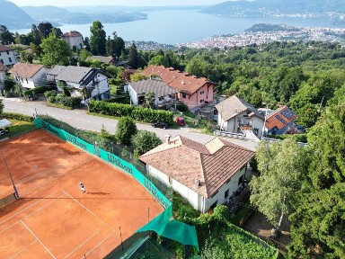 Villa unifamiliare via Francesco Farinet, Centro, Bee
