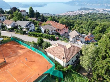 Villa unifamiliare via Francesco Farinet, Centro, Bee