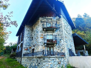 Villa plurifamiliare via Memoriale degli Alpini, Alpe Pala, Miazzina