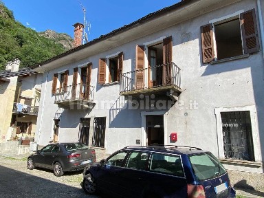 Villa bifamiliare via De Regibus 13, Centro, Vogogna