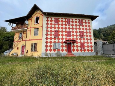 Villa plurifamiliare Strada Provinciale per Miazzina 16, Rongeno La Crosa, Cambiasca