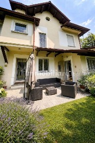 Villa plurifamiliare via al Panorama 51, Vezzo, Gignese