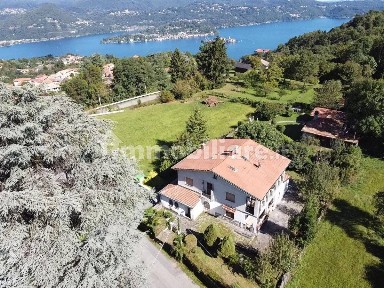 Villa bifamiliare via Leonida Ferrari 1, Artò Centonara, Madonna del Sasso