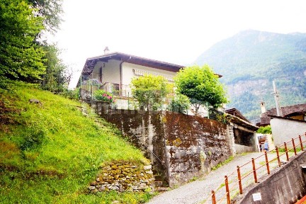 Villa unifamiliare frazione Vaniullo, Centro, Varzo