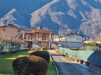 Gravellona Toce, Via Robinie
