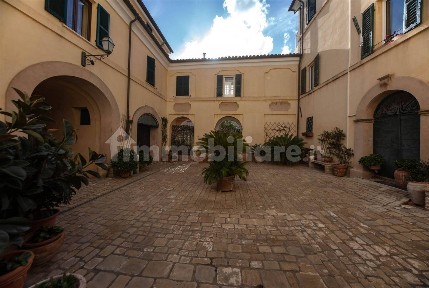 Appartamento via Carlo Falcinelli, Centro, Montemarciano