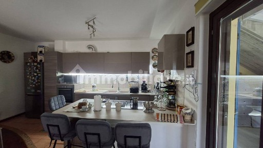 Trilocale via Lazio, Centro, Loreto