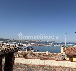 Quadrilocale da ristrutturare, quarto piano, Centro Storico, Ancona